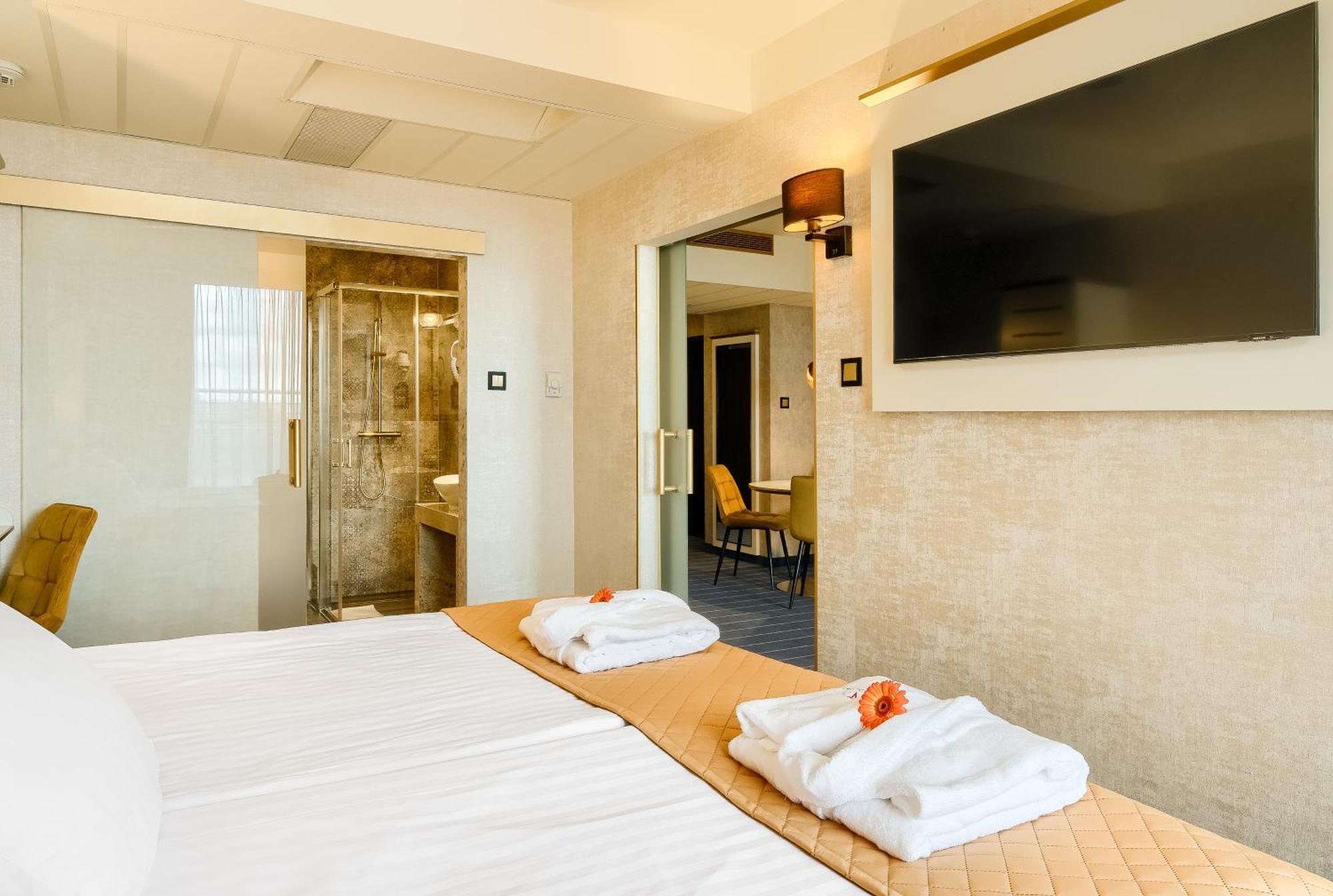 Park Hotel Diament Wroclaw Bagian luar foto
